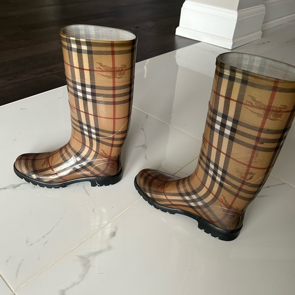Burberry Rain boots Authentic - Picture 2 of 5